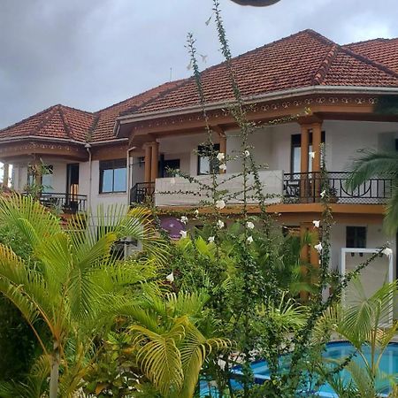 Mowicribs Hotel And Spa Entebbe Exterior foto